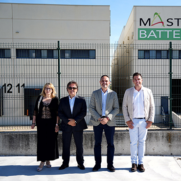El alcalde y la concejal de Industria de Móstoles visitan Master Battery